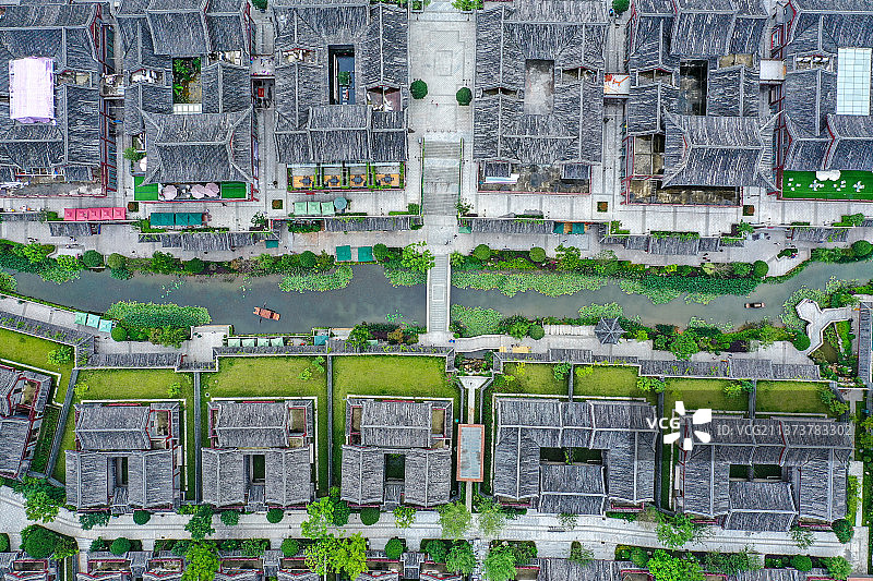 俯瞰东坡印象水街+四川省眉山市东坡区东坡城市湿地公园图片素材