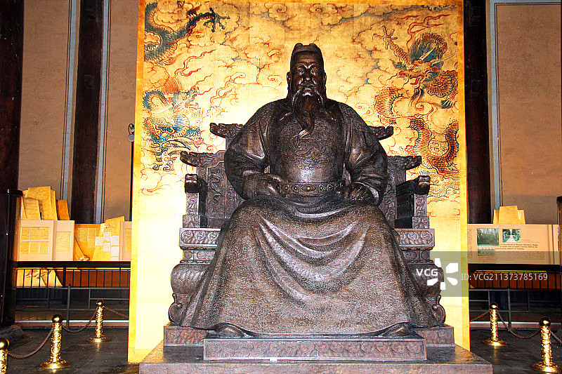 北京昌平明十三陵：长陵祾恩殿朱棣铜像图片素材