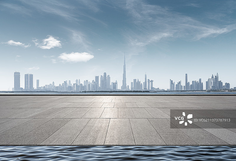 迪拜城市道路平台图片素材