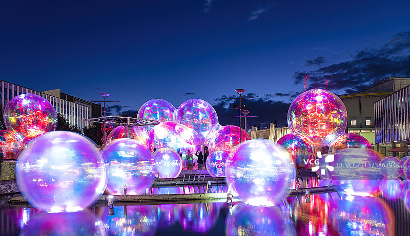 国外灯光节彩色泡泡球图片素材
