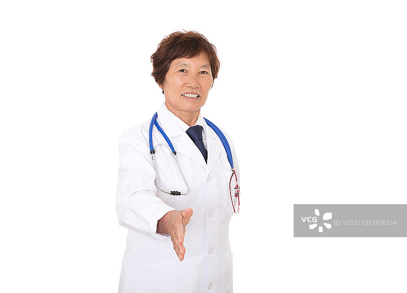 穿着白大褂的女医生伸出手来准备握手图片素材