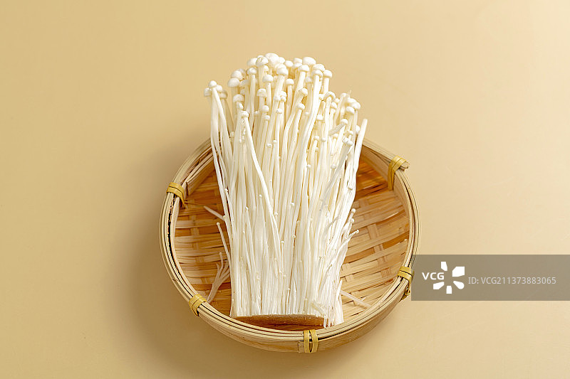 金针菇特写暖色背景图片素材