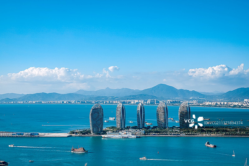 海南三亚凤凰岛的贝壳大楼图片素材