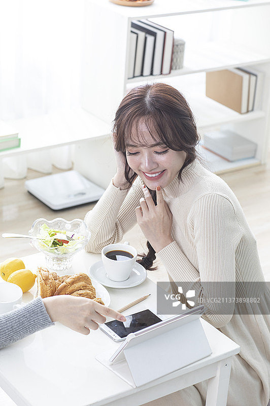 与好朋友悠闲下午茶时光图片素材