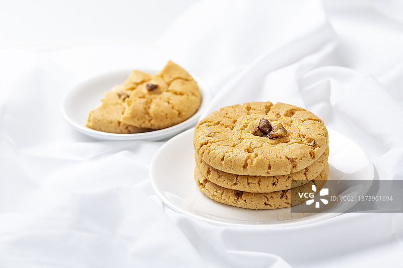 核桃酥特写白色背景图片素材