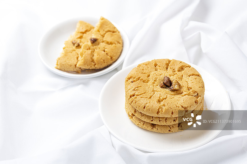 核桃酥特写白色背景图片素材