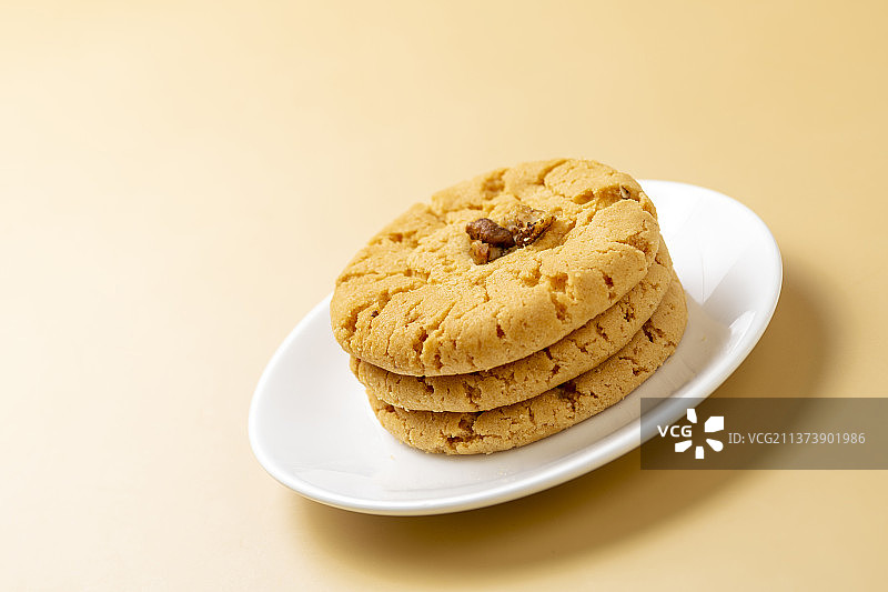 核桃酥特写黄绿色莫兰迪色系背景图片素材