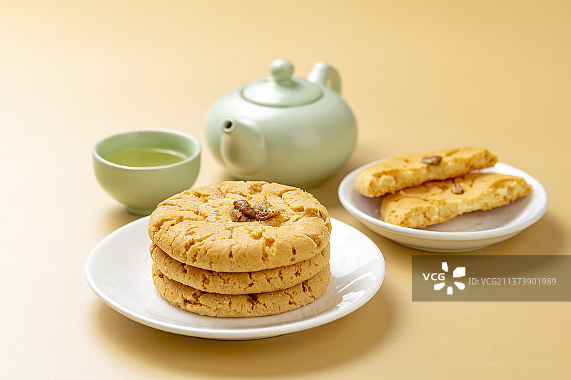 核桃酥特写黄绿色莫兰迪色系背景图片素材