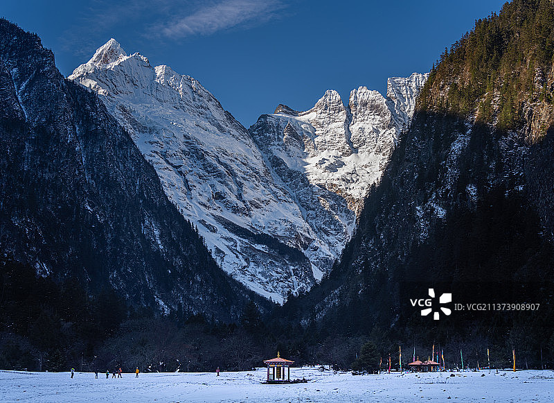 雨崩徒步图片素材
