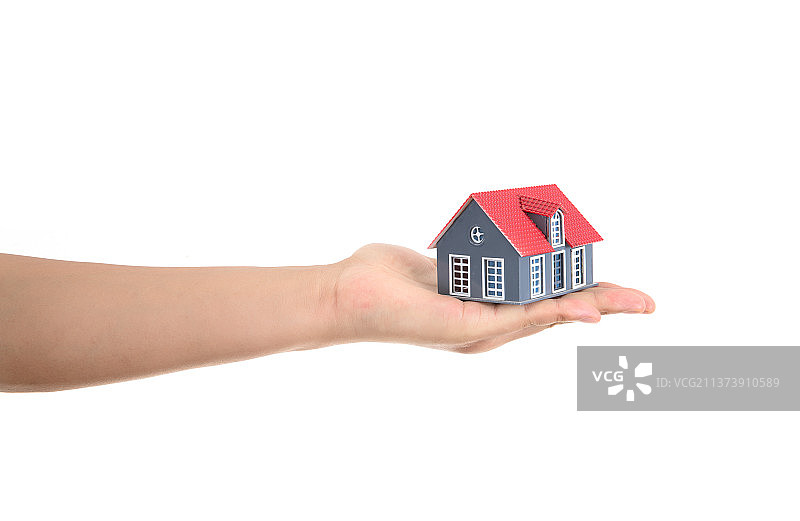 白背景前一只手托着小房子模型图片素材