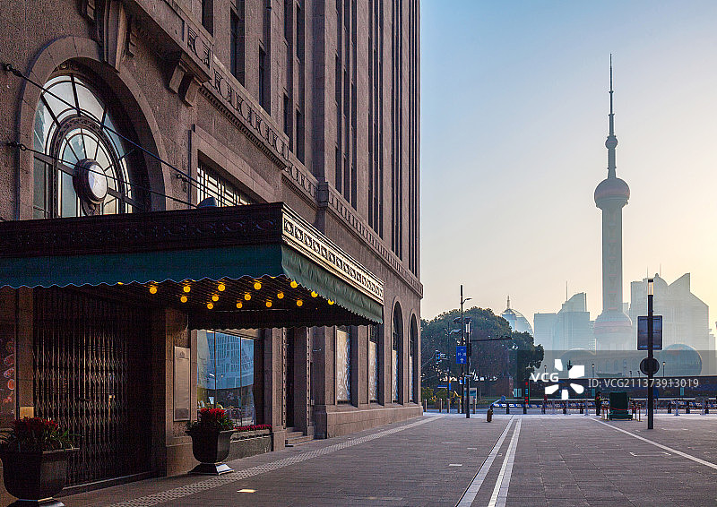 上海外滩和平饭店图片素材