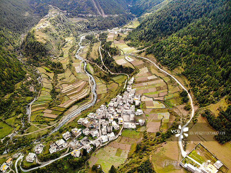 四川丹巴牦牛藏寨山谷航拍图片素材