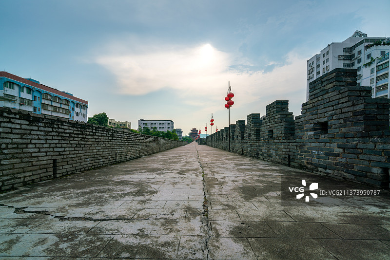 城墙顶部+广东省肇庆市端州区肇庆古城墙图片素材