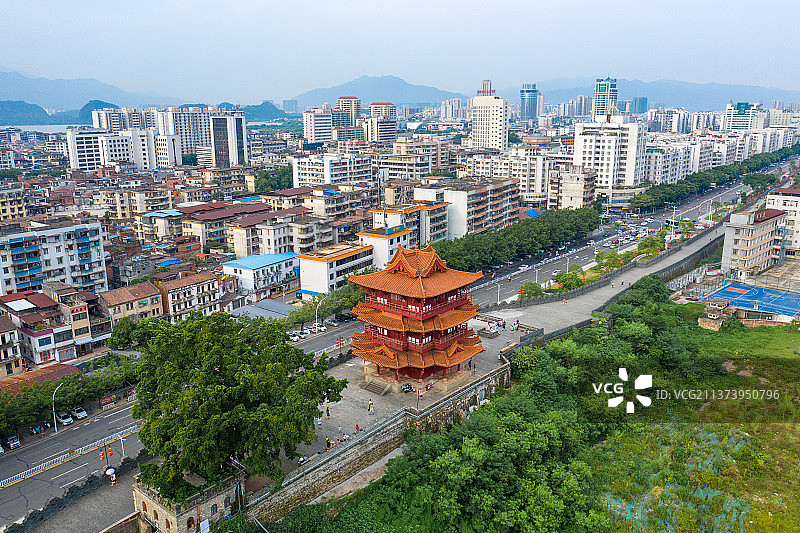 俯瞰古城墙披云楼+广东省肇庆市端州区肇庆古城墙图片素材
