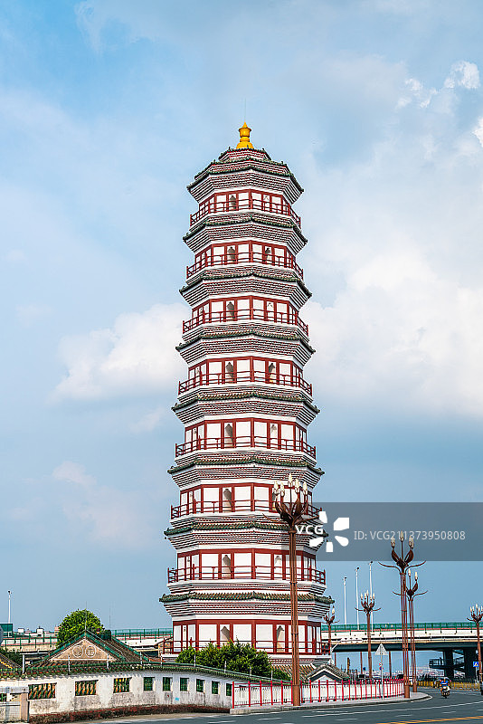 高耸的崇禧塔+广东省肇庆市端州区利玛窦仙花寺遗址图片素材