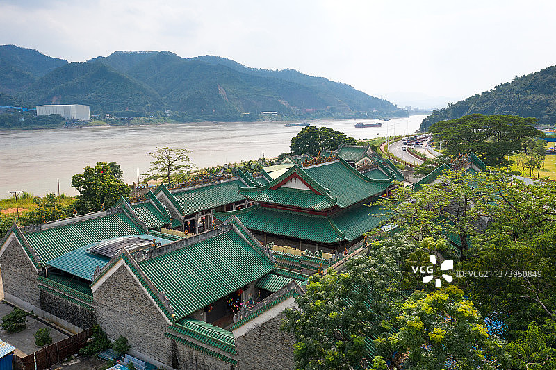 西江畔的白沙龙母庙+广东省肇庆市端州区白沙龙母庙图片素材