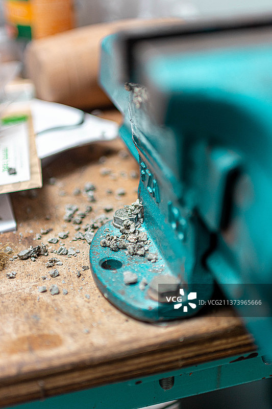 带泥土工程机械特写图片素材