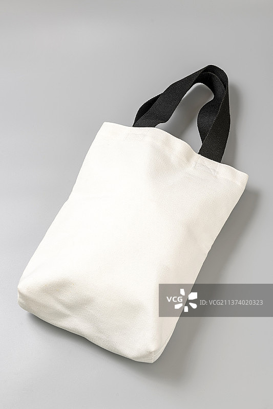 环保帆布袋手拎帆布袋特写灰色背景图片素材