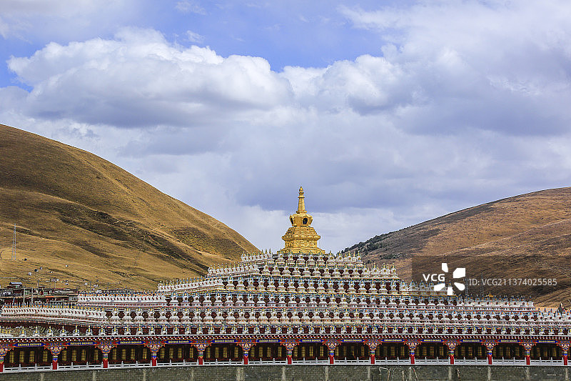 亚青寺风光——四川省   甘孜州   白玉县  阿察镇昌托村图片素材