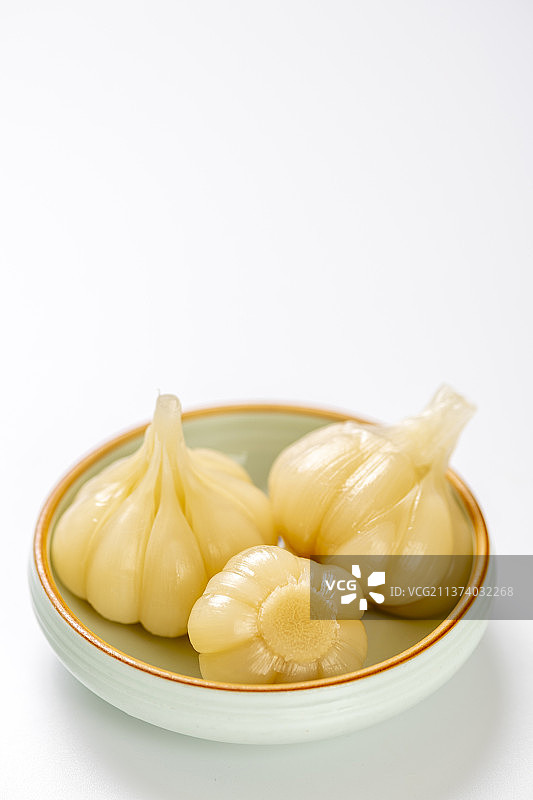 糖蒜甜蒜特写白色背景图片素材