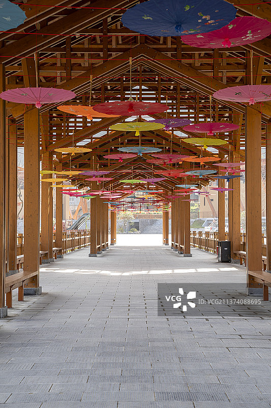 春日乡村廊桥美景图片素材