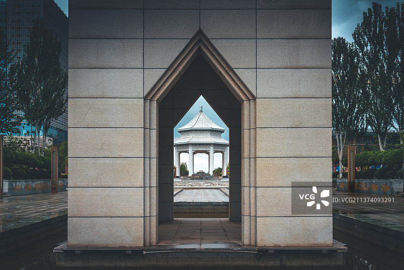 窥视+宁夏银川市金凤区中阿之轴图片素材