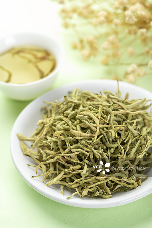 传统中药金银花特写绿色背景图片素材