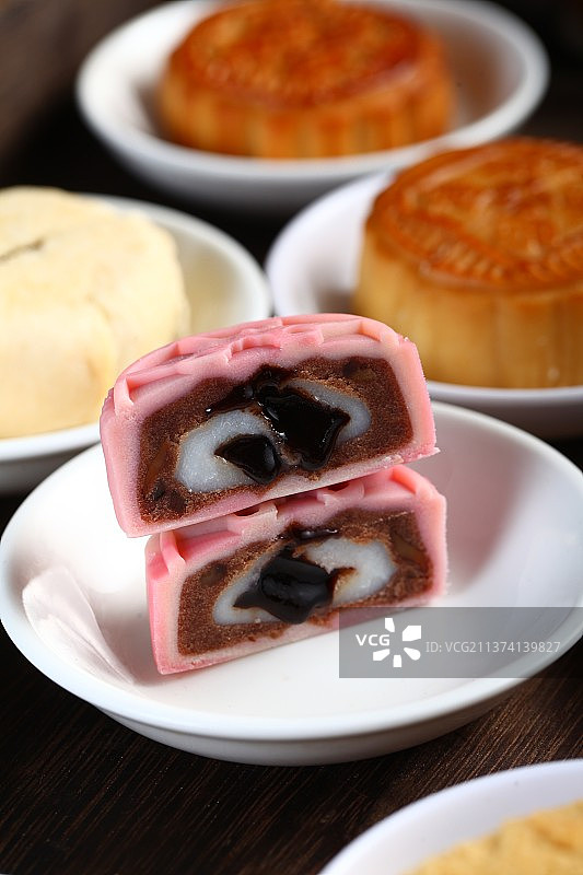 流心月饼场景图拍摄图片素材