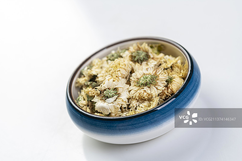 菊花茶特写白色背景图片素材