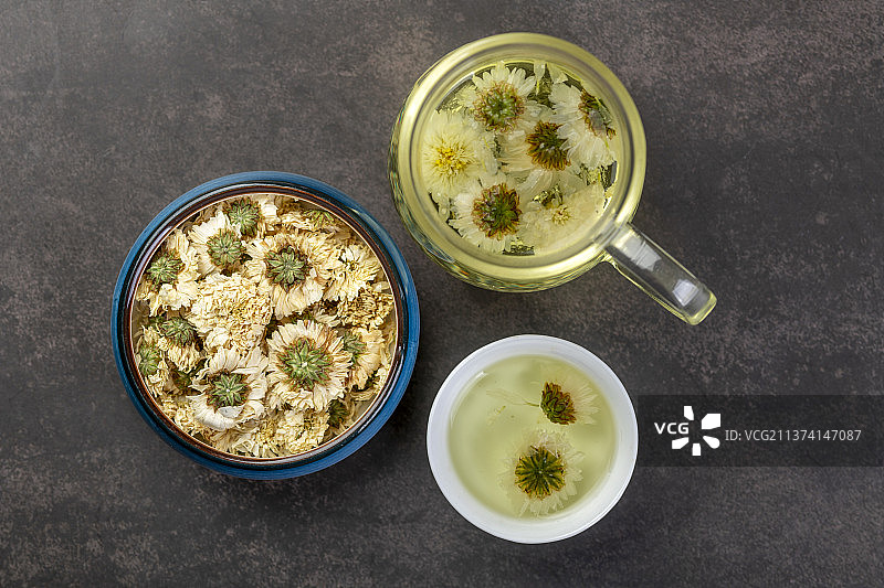 菊花茶特写黑色背景图片素材