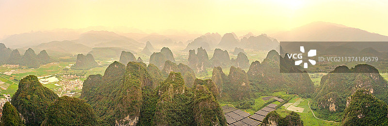 中国广东省清远市九龙镇九龙峰林小镇图片素材