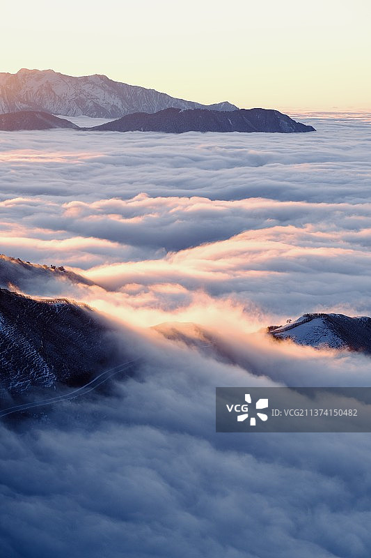 达瓦更扎云海图片素材