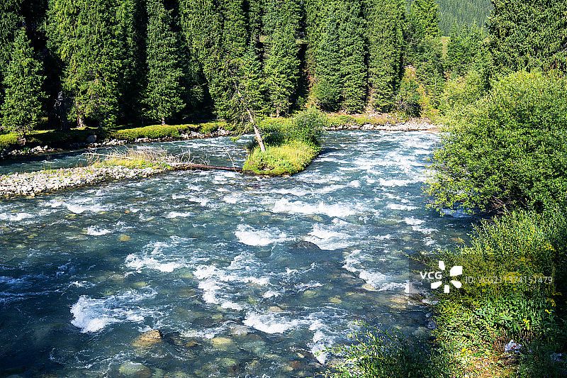 充满魅丽的喀什河图片素材