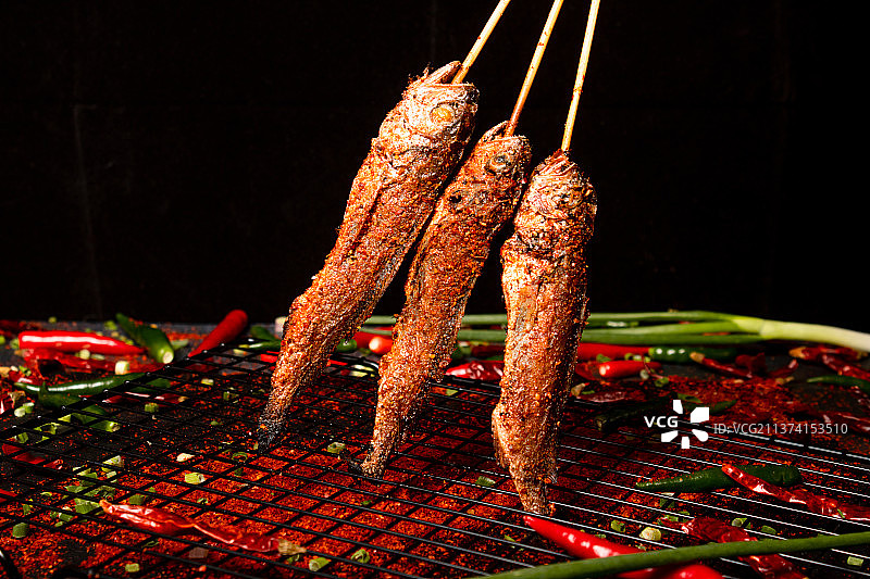 小黄鱼烤串图片素材