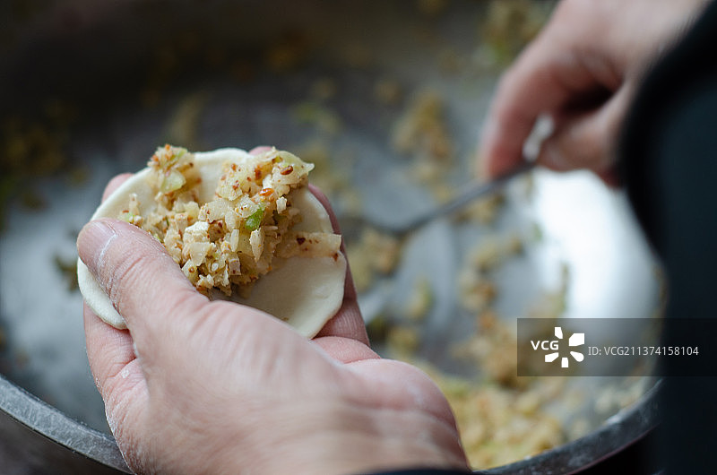 中国传统节日包饺子图片素材