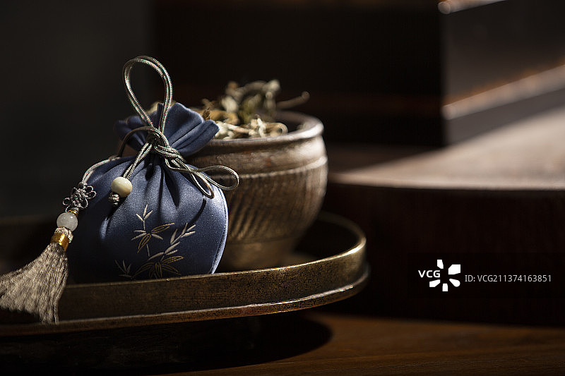 中式国潮传统文化：端午节香包和艾草静物图片素材