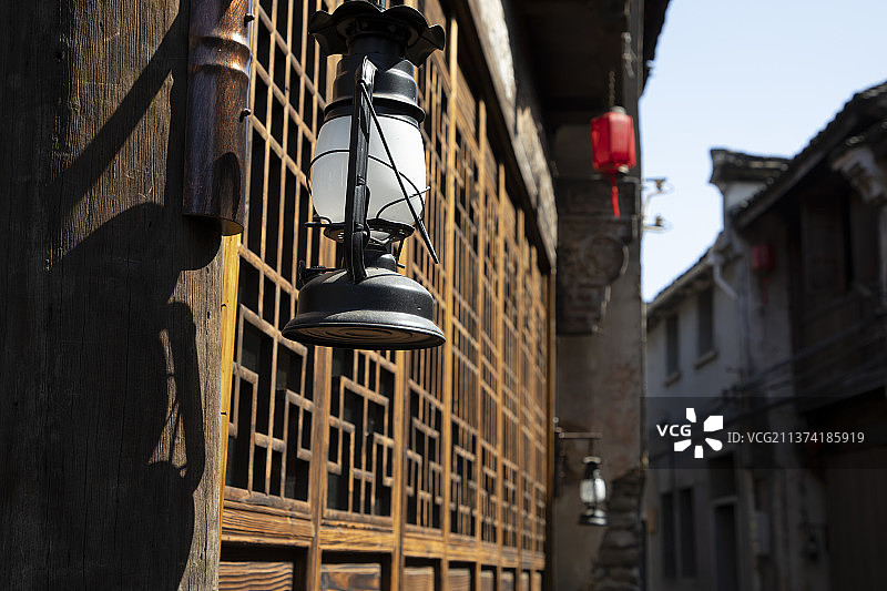 江南深奥古村古街马灯光影图图片素材