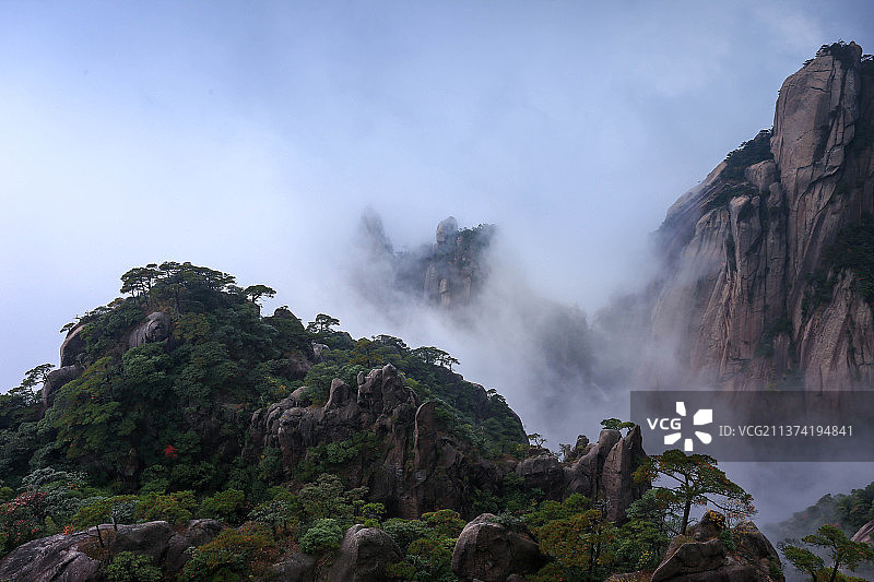 中国中华江西省上饶三清山三山五岳云海朝霞松树旅游自驾游图片素材