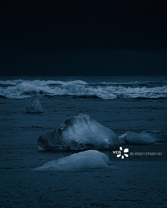静谧的海洋夜景特写图片素材