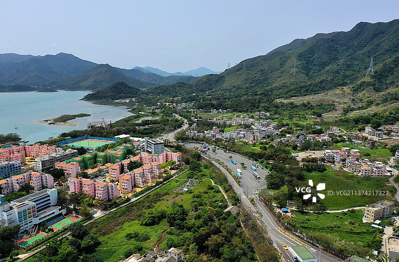 广东省深圳市盐田区沙头角口岸中英街古塔公园和香港船湾郊野公园航拍图片素材