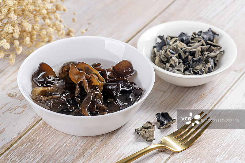 木耳特写木桌面背景图片素材