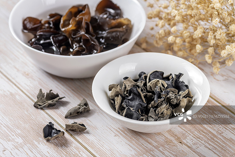 木耳特写木桌面背景图片素材