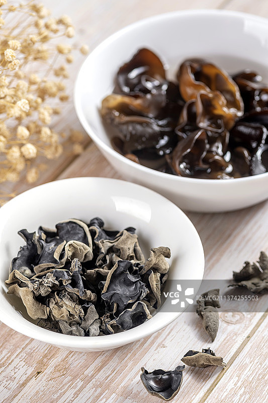 木耳特写木桌面背景图片素材