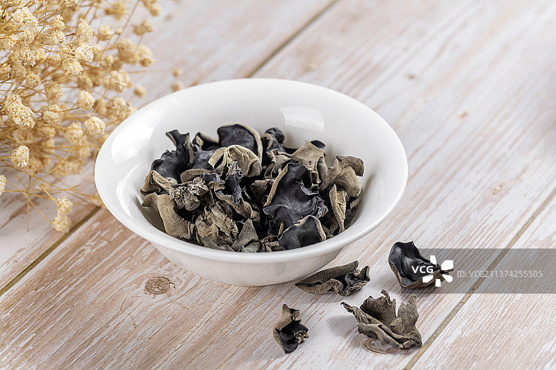 木耳特写木桌面背景图片素材