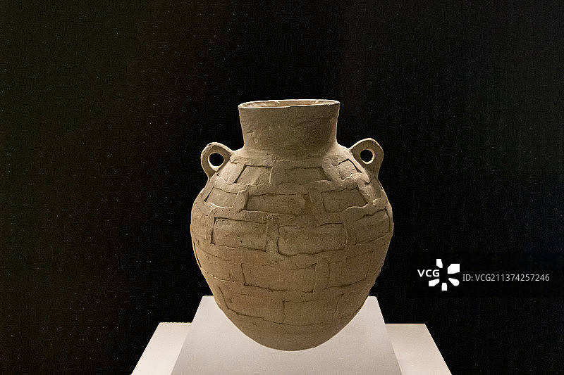 中国国家博物馆：高领双系罐（春秋，内蒙古乌兰察布市凉城县板城墓地出土，乌兰察布博物馆藏）图片素材