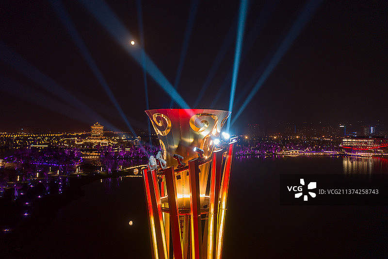 成都东安湖体育公园大运火炬图片素材