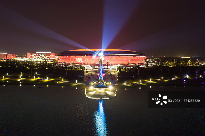 成都东安湖体育公园大运火炬图片素材