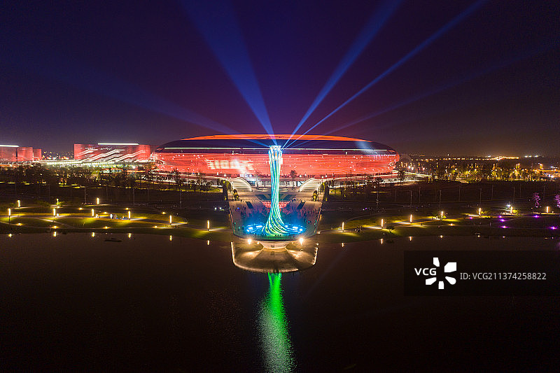 成都东安湖体育公园大运火炬图片素材