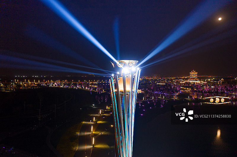 成都东安湖体育公园大运火炬图片素材