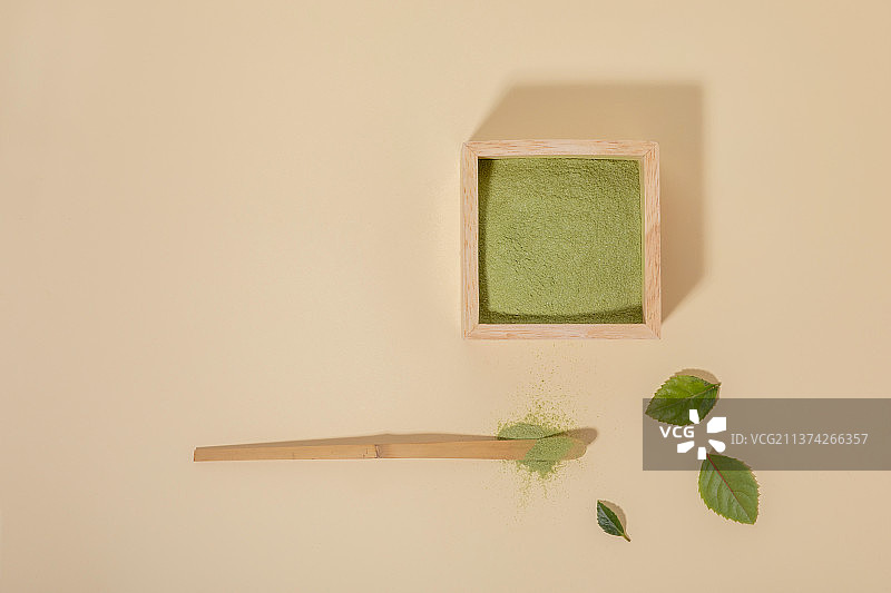 抹茶粉和茶匙图片素材